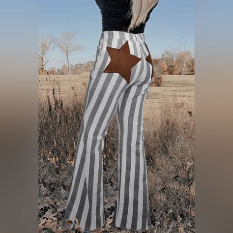 Materials Includes 98% Cotton & 2% Elastane! The Vertical Stripe Print Creates A Slimmer Look, And The Star Embellishments Make An Amazing Touch In Completing The Look! Inseam & Much More Is Posted On Our Website In The Description! Western Flare Jeans, Western Inspired Outfits, Western Girl, Striped Jeans, Grits, Flared Jeans, Look Plus, Jeans Flare, Premium Denim