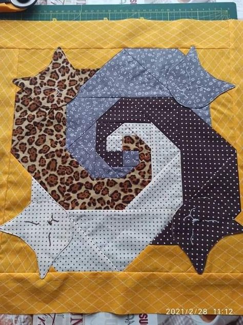 Applique Cat, Snail Trail, Cat Quilt Block, Cat Quilt Patterns, Crazy Quilt Blocks, Cat Faces, Quilting Designs Patterns, Quilt Block Patterns Free, Crazy Quilting