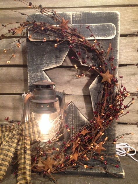 Country Wood Crafts, Primitive Decor Ideas, Primative Decor, Primitive Wood Crafts, Primitive Homes, Prim Decor, Americana Decor, Metal Lanterns, Primitive Home