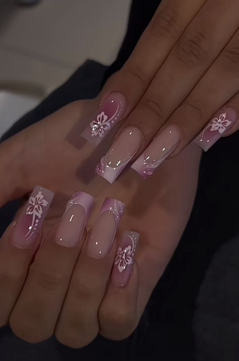 Nails Inspo Lavender, Nail Salon Acrylic Nails Ideas, Pink Nails Nail Art, Shirt Nail Ideas Acrylic, Nail Idea Y2k, Latina Baddie Nails, Matching Nail Sets, Nails For Quince, Square Acrylic Nails Winter