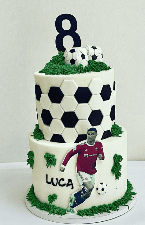 Football Cake Ronaldo, Christiano Ronaldo Cake, Ronaldo Cake Design, Pastel Cr7, Ronaldo Cake Birthdays, Ronaldo Birthday Party Ideas, Cristiano Ronaldo Cake Ideas, Ronaldo Theme Cake, Cristiano Ronaldo Birthday Party