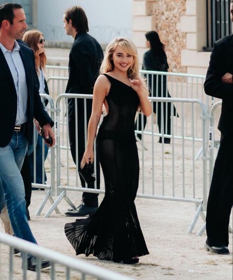 Givenchy Fashion Show, Sabrina Outfits, Sabrina Carpenter Style, Sabrina Carpenter Outfits, Givenchy Fashion, Event Outfit, Gala Dresses, Red Carpet Dresses, Celebrity Outfits