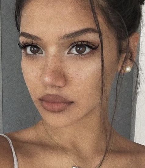 Bambi Makeup, Dina Denoire, Doe Eye Makeup, Faux Freckles, Cat Eye Makeup, Doe Eyes, Makeup Goals, Natural Makeup Looks, Pretty Makeup