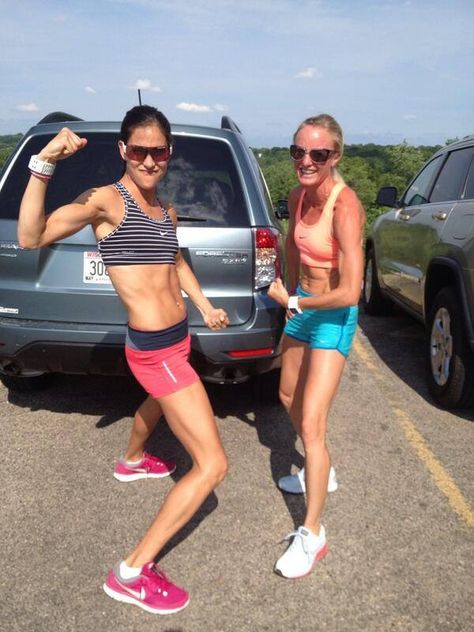 I run for myself. So inspired by these two women!! Runner Body, Kara Goucher, Cute Running Outfit, Runners Body, Abs Workout Program, Running Photos, Gym Photography, Six Pack Abs Workout, Running Plan