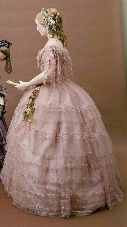 Formal Dresses Vintage, Victorian Ball Dress, 1850s Dress, Victorian Ball Gowns, Victorian Ball, Victorian Era Dresses, Gaun Abad Pertengahan, Evening Formal Dresses, 1850s Fashion