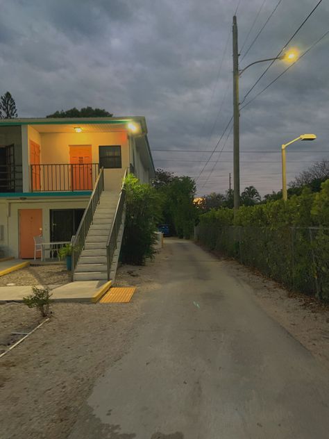 Florida Hotel Aesthetic, Florida Man Aesthetic, Florida Trash Aesthetic, Florida Motel Aesthetic, 90s Florida Aesthetic, 90s Tropical Aesthetic, Small Town Florida Aesthetic, Florida Neighborhood Aesthetic, Rural Florida Aesthetic