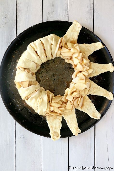 Apple Pie Crescent Ring - Inspirational Momma Apple Pie Crescent Ring Apple Pie Crescents, Cinnamon Crescents, Cinnamon Crescent Rolls, Gold Unique Engagement Ring, Traditional Apple Pie, Apple Fritter Bread, Crescent Recipes, Moissanite Engagement Ring White Gold, Crescent Ring