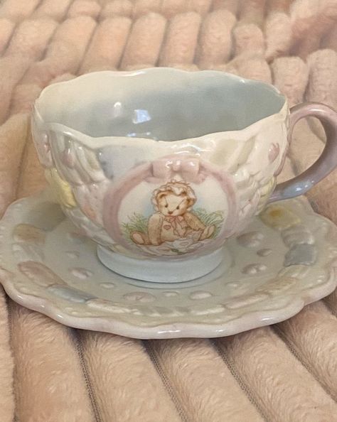 Clay Cup Ideas, Cute Teacups, Teacup Ceramic, Poetry Aesthetic, Vintage Tea Cups, Pretty Mugs, Eat And Drink, Ceramics Pottery Art, Cute House