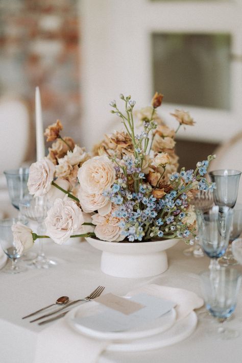 📸@602.ro Gown @tatyanakochnova_bridal Groom suit @elittude.official Stationery @bellacarta.ro Makeup @andradragastan Hairstyle @dariagheorges Design, florals, and styling @mugurdezof Venue @zabolaestate Cake @sutieden_edensweets Linen @imcottonyou Bar @snailbar.events Couple @daniela.yvaine & @dastickmusic Groom Suit, Wedding Invitations, Stationery, Bar, Cake, Hair Styles, Makeup, Floral, Design