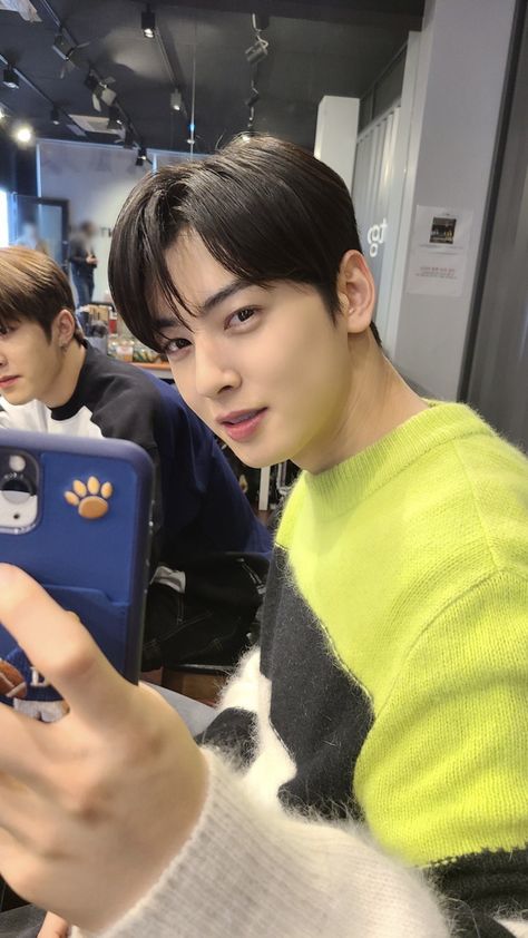 SHE ✶ 진우록 || CEW D-DAY 𖤐 on Twitter: "CHA EUNWOO—- HOW DOES IT FEEL THAT YOU DON’T HAVE UGLY PICTURE EVEN THOUGH IT JUST STOLEN SHOT… " Lee Dong Min, Eunwoo Astro, Cha Eun Woo Astro, Eun Woo Astro, Lee Soo, Kdrama Actors, Cha Eun Woo, Korean Men, Suho