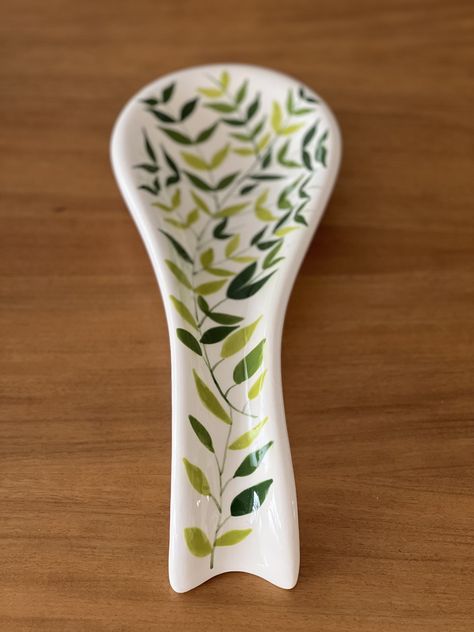 Ceramic Spoon Rest Painting Ideas, Pottery Painting Spoon Rest, Spoon Rest Painting Ideas, Spoon Rest Pottery Painting Ideas, Spoon Rest Pottery, Painted Spoons, Clay Painting, Pottery Spoon Rest, Green Pottery