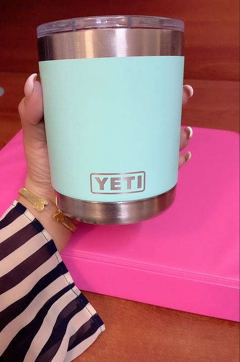 #adiccion #termos #yeti #termosbonitos Wishlist 2022, Amazon Account, Yeti Cup, Christmas Wishlist, Water Bottle, Fan, Tableware, Water, Christmas