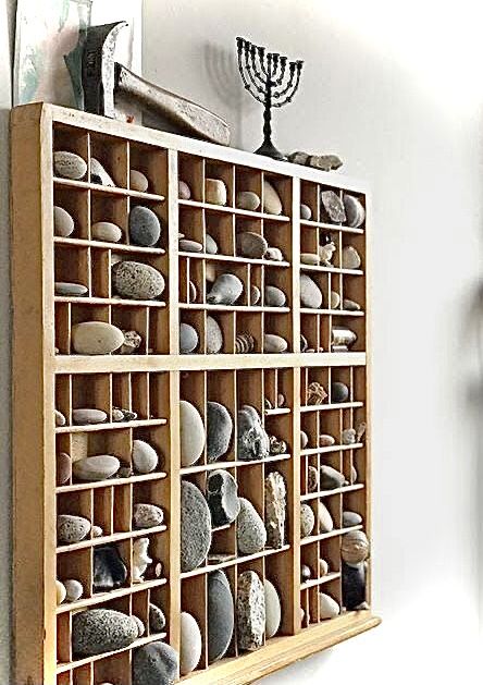 Wall Of Shadow Boxes, Weird Living Room, How To Display Rocks, Printers Drawer, Unusual Furniture, Deco Nature, Printers Tray, Stones Diy, Cabinet Of Curiosities