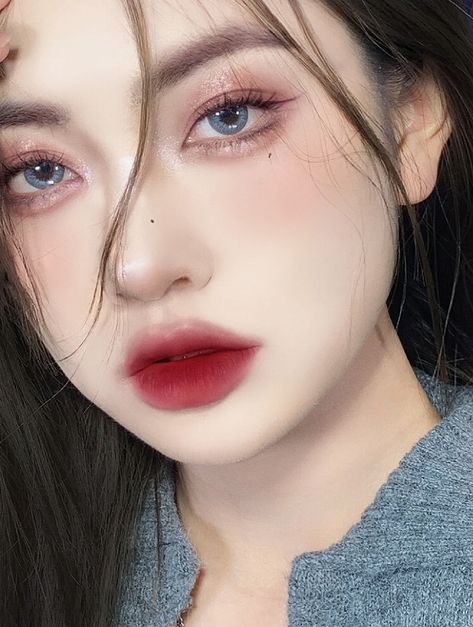 Makeup Looks Winter, Kpop Logo, Kpop Makeup, Medium Long Haircuts, Korean Eye Makeup, Ethereal Makeup, 사진 촬영 포즈, Edgy Makeup, Fancy Makeup