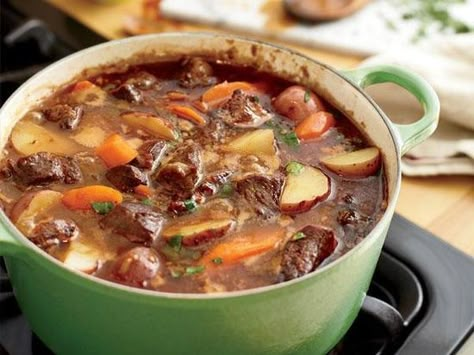 Beef Stew from The Pioneer Woman - hands down the best beef stew I have ever made! Beef Stew Meat, Beef Stew Recipe, Ree Drummond, Stew Recipe, Healthy Comfort Food, Goulash, Entree Recipes, Oven Recipes, Family Favorite Meals