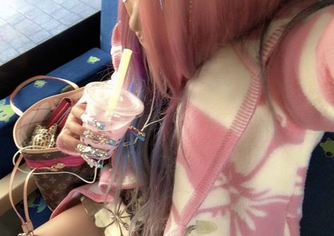 Manba Gyaru, Ganguro Girl, Gyaru Y2k, Gyaru Aesthetic, Gyaru Fashion, Fashion Articles, Romantic Style, Harajuku Fashion, Japanese Fashion