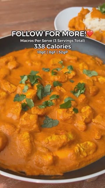 Daily Fitness Tips & Nutrition on Instagram: "HEALTHY LOW CALORIE BUTTER CHICKEN! SO Delicious & Easy!😋 follow 👉 @theplanetofitness follow 👉 @theplanetofitness follow 👉 @theplanetofitness . Credit 📸 @_aussiefitness . ‼️Follow @theplanetofitness for more tips🔥 (Per serve, 3 servings in total) MACROS: 338CAL | 10gC | 8gF | 52gP Macros are only for the butter chicken. This low calorie butter chicken recipe is a great alternative to takeout butter chicken which can have up to 1,000 calories, o Macro Friendly Butter Chicken, Butter Chicken Low Calorie, Low Cal Butter Chicken, Low Fat Butter Chicken, High Protein Butter Chicken, Low Calorie Butter Chicken, Low Calorie Curry Recipes, Low Cal Chicken Breast Recipes, Healthy Butter Chicken Recipe