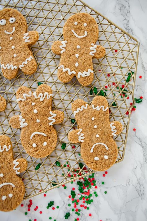 Cake Mix Hacks, Make Gingerbread Cookies, Best Cake Mix, Christmas Desserts Party, Gingerbread Cake Recipe, Easy Party Desserts, How To Make Gingerbread, Gingerbread Cookies Decorated, Different Types Of Cakes