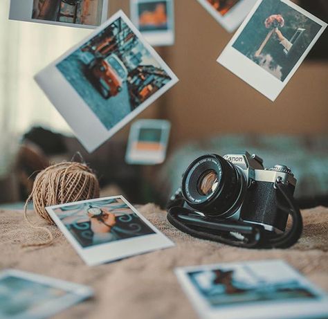 Fotocamere Vintage, Camera Wallpaper, Photo Polaroid, Camera Aesthetic, Travel Wallpaper, Tapeta Pro Iphone, Foto Vintage, Photography Camera, Photography Wallpaper