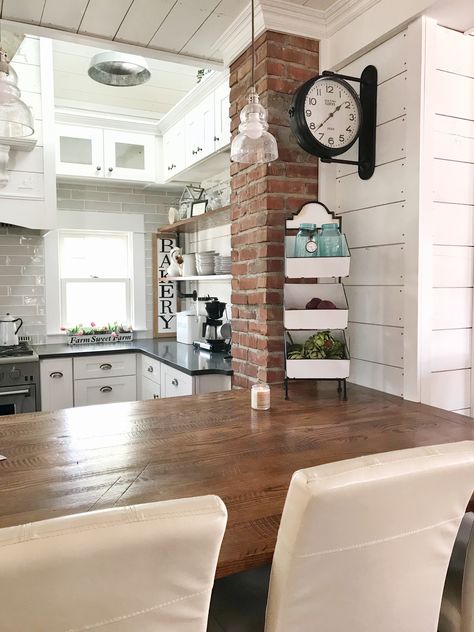 . Brick Columns Interior Kitchen, Brick Columns Interior, Farmhouse Kitchen Remodel Ideas, Rustic Farmhouse Kitchen Ideas, Kitchen Columns, Exposed Brick Kitchen, Cocina Shabby Chic, Farmhouse Kitchen Remodel, Farmhouse Kitchen Ideas