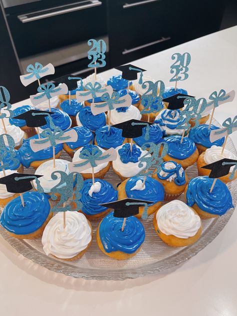 Graduation cupcake ideas 2023 #graduation #2023 #grad #graduate #graduationpartyideas #cupcakes #cupcakeideas #inspo #part #2023party #athome #design #inspo #cupcakeideas Graduate Cupcakes Ideas, Graduation Cupcake Ideas, Grad Desserts, Blue Grad Party, Grad Cupcakes, Graduation Party Desserts, University Of Idaho, Senior Stuff, Graduation Party Themes