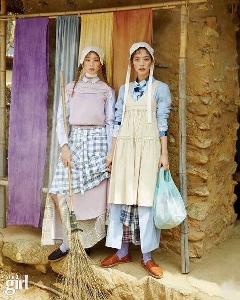 Crazy Fashion Outfits, Folklore Fashion, Gigi Style, Farm Clothes, Travel Photography Inspiration, Fashion Photography Inspiration, Fashion People, Fashion Editorial, Editorial Fashion