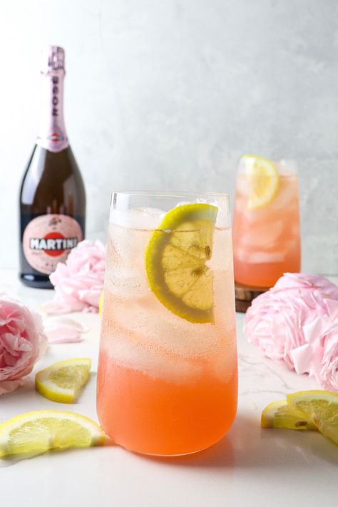 Sparkling Rosé Lemonade ~ Rhubarb & Lavender Pink Prosecco, Rose Lemonade, Lemonade Cocktail, Alcoholic Cocktails, Fruity Cocktails, Homemade Lemonade, Flavored Vodka, Lemonade Recipes, Variety Of Fruits