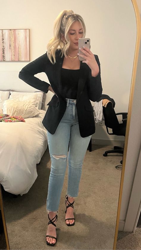 Black Bodysuit Outfit, Body Suit Outfit, Jeans Outfit For Work, Outfits Con Jeans, Women Dress Online, Capsule Wardrobe Outfits, Clothing Staples, Square Neck Bodysuit, Outfit Inspo Casual