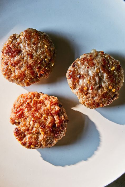 NYT Cooking: Make this simple fennel-scented sausage to toss into pasta or onto pizza. Par-cook large crumbles to fold into Thanksgiving stuffing or a pot of soup. Or fry up patties and serve alongside crusty bread and a bowl of tender white beans doused generously in olive oil.  Be sure to use ground pork with enough fat or you'll end up with dry, flavorless sausage. Twenty pe... Fennel Sausage Recipe, Sausage Italian, Nem Nuong, Michelada Recipe, Sausage Rolls Recipe, Fennel Sausage, Sausage Recipe, Thanksgiving Stuffing, Pasta Pizza