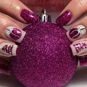 20 Shimmering Golden Nail Art That Look So Chic! - Oh Well Yes Sparkly Christmas Nails, Golden Nail Art, Christmas Nail Colors, Christmas Nail Art Easy, Golden Nails, Cute Christmas Nails, Christmas Nails Easy, Christmas Gel Nails, Christmas Nail Art Designs