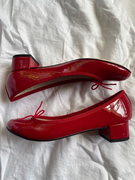 Repetto Ballet Flats Red, Red Flats Aesthetic, Red Ballet Heels, Ballet Flats With Heel, Red Repetto, Ballet Flats Aesthetic, Red Ballet Flats Outfit, 90s Heels, Repetto Ballet Flats