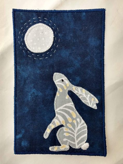 Rabbit Applique Pattern Free, Rabbit Quilt Pattern, Hare Embroidery, Bunny Blocks, Sewing Machine Drawing, Applique Wall Hanging, Moon Gazing Hares, Sewing Cushions, Textile Art Embroidery