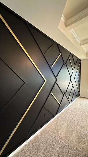 Gold Accent Wall, Art Deco Style Interior, Tricorn Black, Store Shelves Design, Wall Storage Shelves, House Wall Design, Accent Wall Designs, Wall Painting Techniques, Work Office Decor