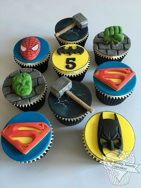 Marvel Themed Cupcakes, Avengers Cupcakes Ideas, Superhero Birthday Cupcakes, Super Hero Cupcakes For Boys, Marvel Cupcake Ideas, Cupcakes Avengers, Super Hero Cupcakes, Marvel Cupcakes, Avengers Cupcakes