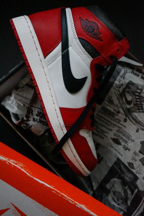 Aj1 Lost And Found, Sneakers Photography, Air Jordan 1s, Nike Air Jordan Shoes, Jordan Ones, Nike Fashion Shoes, Big Men Fashion, Jordan Retro 1, Jordan 1s