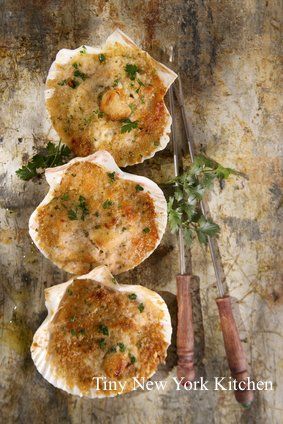 Baked Scallops Au Gratin - Tiny New York KitchenTiny New York Kitchen Scallop Au Gratin, Scallops Au Gratin, Seafood Scallops, Baked Scallops, Fish Dishes, Fresh Lemon Juice, Fish And Seafood, Palak Paneer, Casserole Dishes