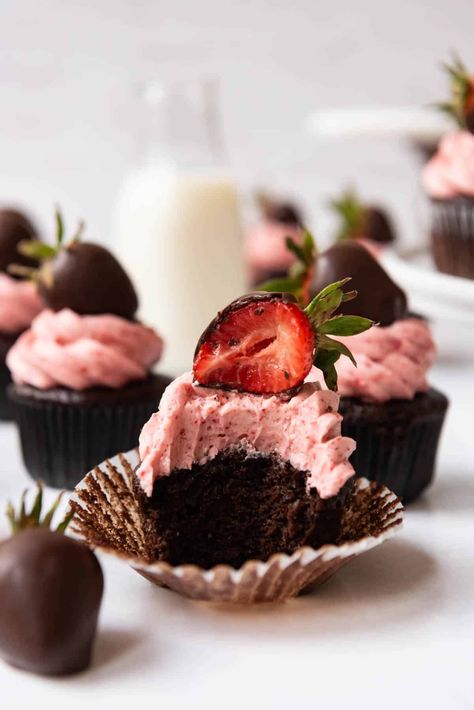 These Chocolate Strawberry Cupcakes are the perfect treat for chocolate and strawberry lovers, made with rich and decadent, moist chocolate cupcakes, sweet strawberry frosting, and a chocolate-covered strawberry on top! They're great for special events, parties, or to WOW at a bake sale! Strawberry Cupcakes Recipe, Chocolate Strawberry Cupcakes, Strawberry Cupcake Recipes, Moist Chocolate Cupcakes, Strawberry Buttercream Frosting, Valentine's Day Chocolate, Chocolate Cupcakes Moist, Covered Strawberry, Chocolate Covered Strawberry