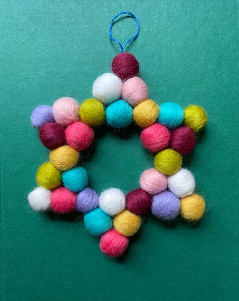 Felt Pom Pom Crafts, Pom Pom Ball Crafts, Felt Balls Crafts, Felt Ball Ornaments Diy, Felt Ball Crafts, Needle Felting Diy, Pom Pom Crafts, Pom Pom Garland, Star Diy