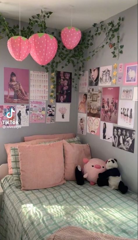 Pink Dorm Rooms, Pink Dorm, Cool Dorm Rooms, Girls Dorm Room, Pastel Room, Pinterest Room Decor, Girly Room, Room Deco, Indie Room