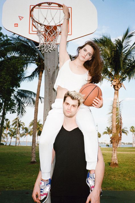 Dance-Pop duo Sofi Tukker ✾ comprised of Sophie Hawley-Weld and Tucker Halpern, craft throbbing 90s house-inspired jungle electro-pop; New Age Bossa Nova Dance w/ Analog Percussion & Deep House Vibes. Grammy-nominated, New York NYC-based duo. Sofi Tukker what up Alora Aesthetic, Sofi Tukker, Underrated Artists, 90s House, Dance Pop, House Vibes, Grammy Nominations, Bossa Nova, Pop Dance