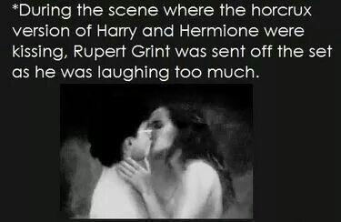 Harry Potter Kiss Scene Harry And Hermione Kiss, Harry Potter Kiss, Harry And Hermione, Rupert Grint, Harry Potter Characters, Harry Potter Fan, Black And White Pictures, Hermione, Harry Potter