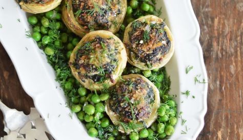 Mushroom Stuffed Artichoke Bottoms and Peas - Kosher Cowboy Boil Artichokes, Stuffed Artichoke Bottoms, Artichoke Stuffed Mushrooms, Artichoke Bottoms, Artichoke Stuffed, Stuffed Artichokes, High Potassium Foods, Mushroom Stuffed, Baked Artichoke