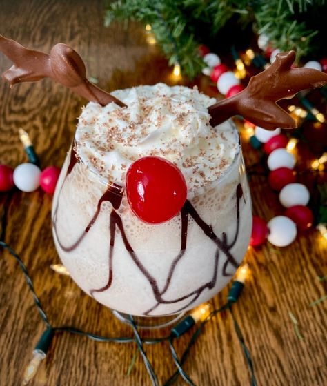 12 Christmas cocktails for a very merry movie marathon - Subjectify Media Christmas Movie Cocktails, Sprite Recipe, Cocktail Movie, Spiked Cider, Apple Schnapps, Honey Whiskey, Boozy Milkshake, Spiked Eggnog, Cherry Vodka