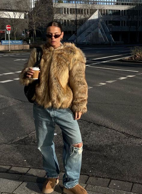 Faux Fur Coats Outfit, Fur Jacket Outfit, Trendy Fall Fashion, Better Than Takeout, Denim Pants Fashion, Spring Trends Outfits, Cashew Chicken, Outfits Classy, Creating Content