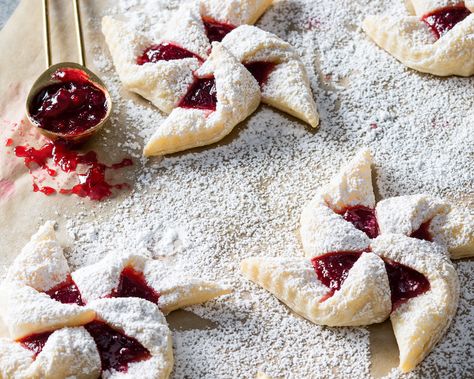 Finnish Pinwheel Cookies (Joulutorttu) Cranberry Preserves, Pinwheel Cookies, Cookies Bars, Cocoa Cookies, Best Bakery, Frozen Cranberries, Spice Cookies, Triple Chocolate, Styling Inspiration