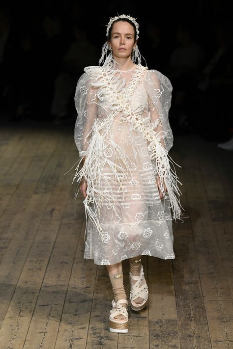 Simon Rocha, Organza Fashion, Fashion Designer Studio, Resort Wear Dresses, London Spring, Tiered Ruffle Dress, Fashion Week Runway, Textiles Fashion, Fashion 2020