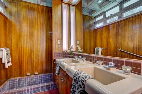 Rare Frank Lloyd Wright concrete home asks $850K - Curbed Frank Lloyd Wright Kitchen, Frank Lloyd Wright Bathroom, Usonian Architecture, Frank Lloyd Wright Usonian, Glass Blocks Wall, Usonian House, Prairie Design, Mahogany Paneling, Frank Lloyd Wright Design