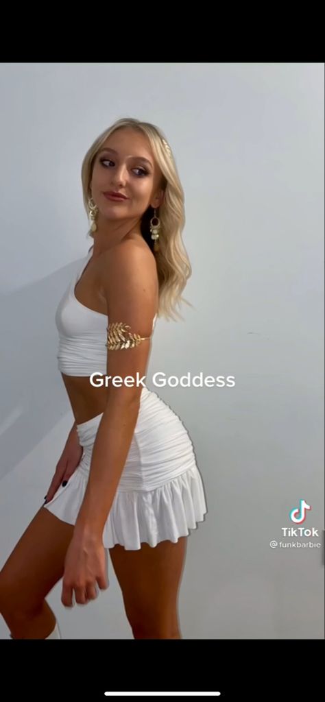 Cute Dorthy Halloween Costumes, Greek Goddess College Costume, Hot Greek Goddess Costume, Greek Goddesses Halloween Costumes, Halloween Costumes Women Greek Goddess, White Skirt Halloween Costume Ideas, Halloween Costumes For Females, Goddess Halloween Costume College, Greek Goddess Halloween Costume College