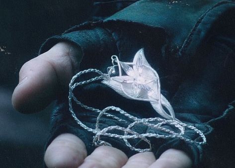 aragorn holding the evenstar necklace Evenstar Necklace, Lotr Aesthetic, Aragorn And Arwen, Samwise Gamgee, Into The West, Small Acts Of Kindness, The Shire, Legolas, High Fantasy