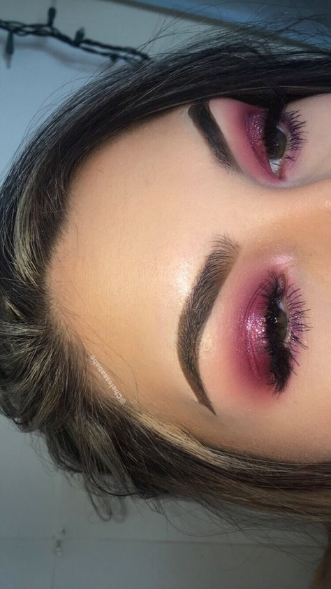 Valentines Date Makeup, Valentine Eyeshadow Looks, Valentine's Makeup, Makeup Look Ideas, Makeup 2023, Day Makeup Looks, Make Up Inspiration, Valentines Day Makeup, Night Beauty